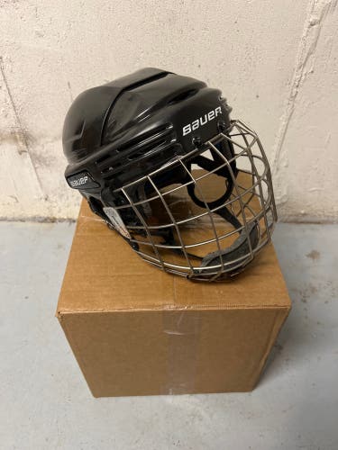 Used Large Bauer 7500 Hockey Helmet