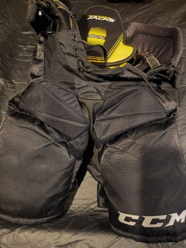 Senior Used Small CCM Super Tacks Hockey Pants
