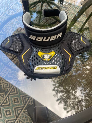 Used Bauer Bauer Jr. Goalie Neck Protector