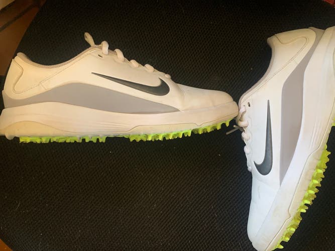 EUC Nike Infinity Golf Shoes - White with Gray Swoosh - Size 8.5