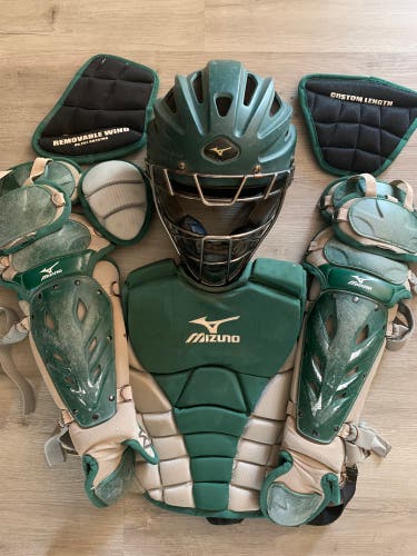 Used Youth Mizuno Catcher's Combo