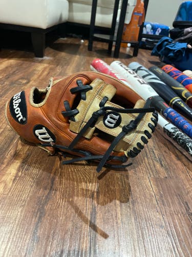 Used Wilson Right Hand Throw Infield A2K Baseball Glove 11.5"