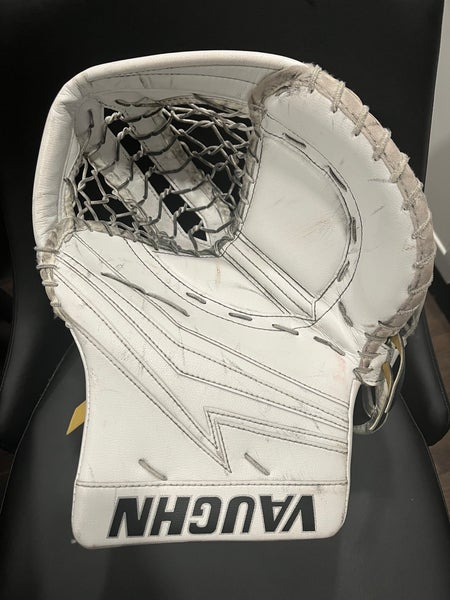 Vaughn Velocity V9xp goalie glove intermediate all white