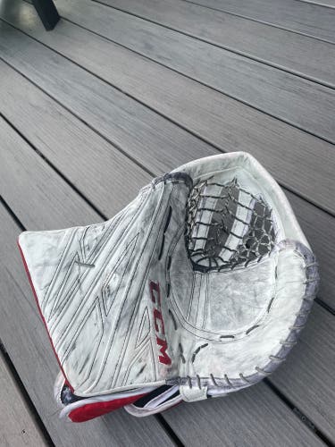 CCM Extreme Flex 4 Goalie Glove 590
