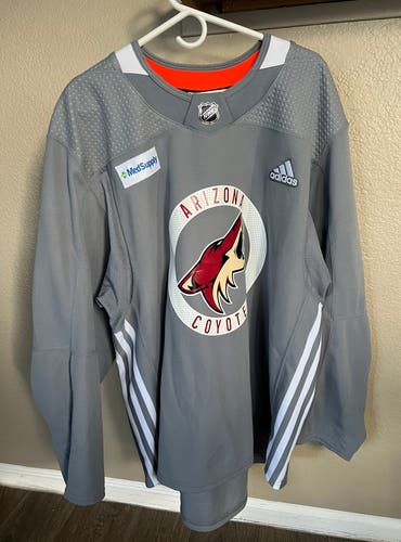 Pro Stock Arizona Coyotes Adidas Practice Jersey Size 56 Gray