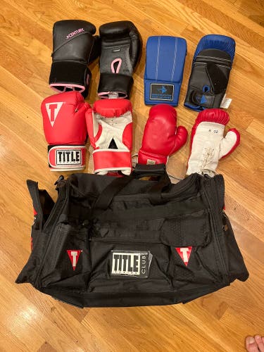 Title boxing bag And Lot Of 4 Boxing Gloves - hit It Hard - Century Boxing