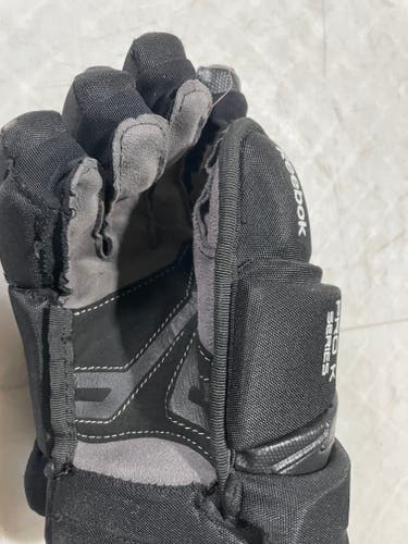 Used Reebok HGSTJR Gloves 14"
