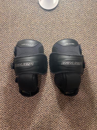 Bauer supreme knee guards