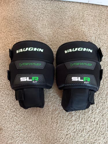 Vaughn Slr intermediate goalie knee pads