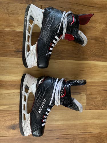 Used Bauer Regular Width  Size 8.5 Vapor X700 Hockey Skates