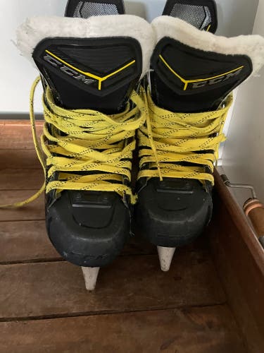 Used CCM Regular Width Size 3.5 Super Tacks 9380 Hockey Skates With Insoles