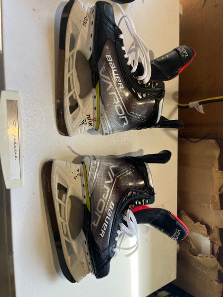 Senior Used Bauer Vapor Hyperlite Hockey Skates Wide Width Size 7.5