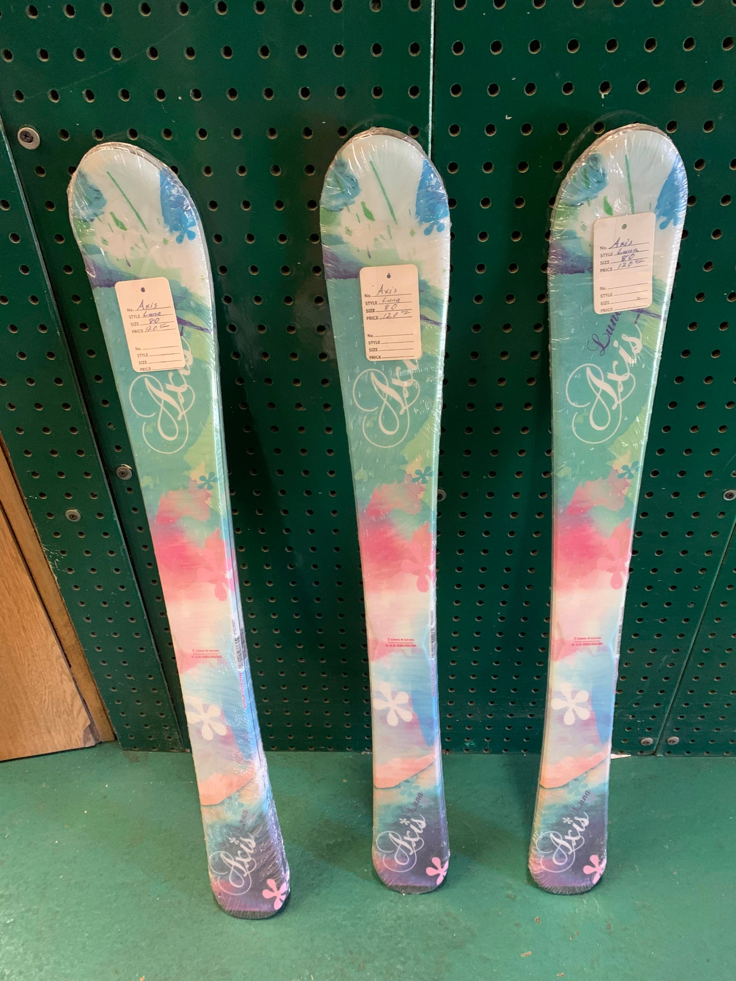 New Kid's Axis Luna Skis