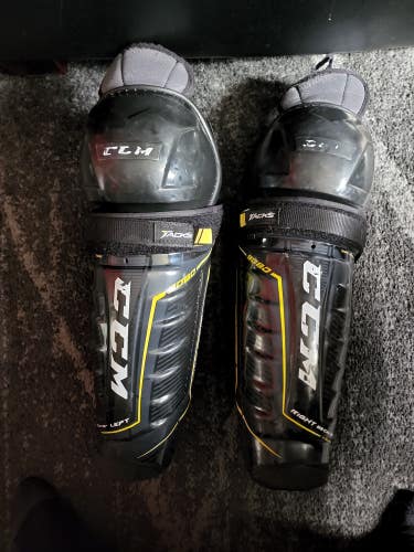 Used CCM Tacks 9080 Shin Pads Size 15
