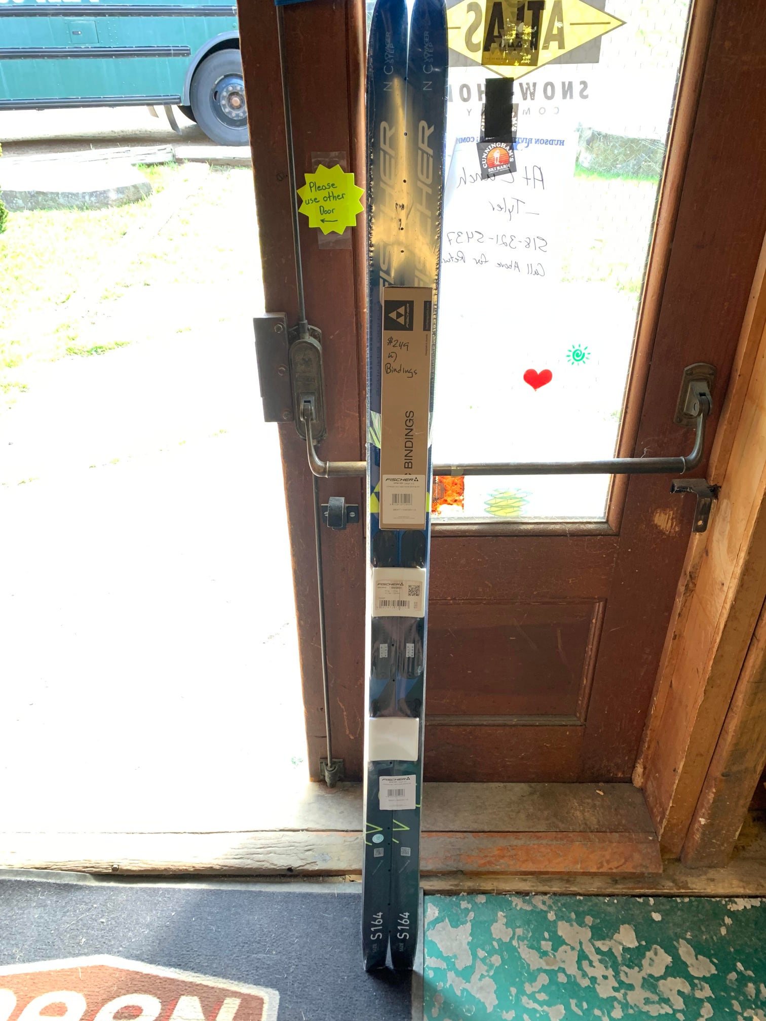 New Men's Fischer Alpine Touring voyager set Skis With Bindings