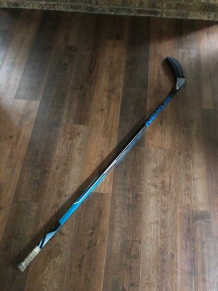 Senior Right Handed P28 Nexus 3N Pro Hockey Stick
