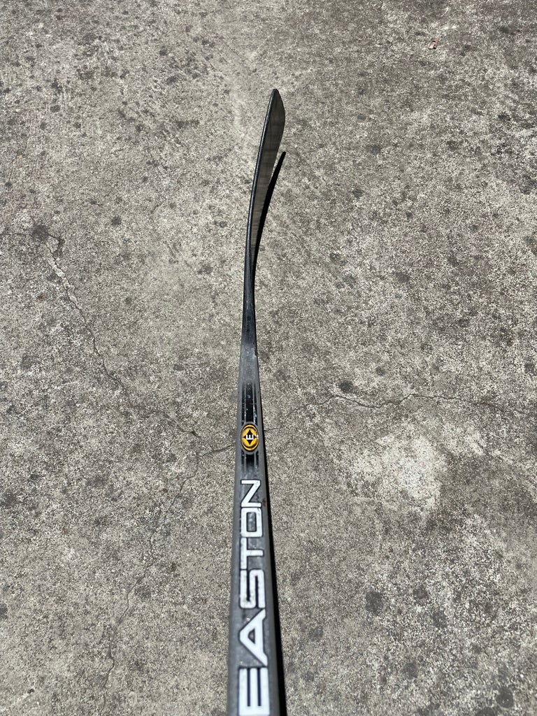 (1) PO Easton Synergy Lidstrom RH Pro Hockey Stick - Heel Curve - Composite  Grip