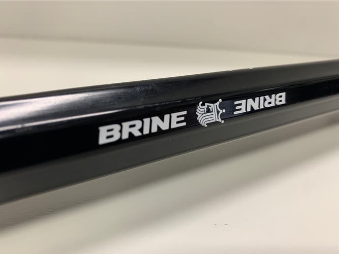 Brine Swizzbeat Men's Attack Shaft 30" - Black/White - Brand New!!!