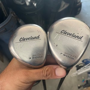 Woman’s golf Clubs Cleveland Wood 7 and 9