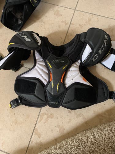 Junior Large CCM Super Tacks AS1 Shoulder Pads