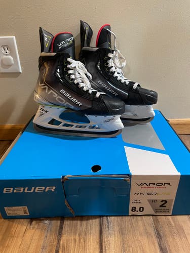 Senior Used Bauer Vapor Hyperlite Hockey Skates Regular Width Size 8