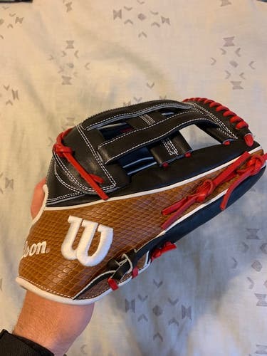 New Right Hand Throw Wilson Outfield A2K Baseball Glove 12.75"