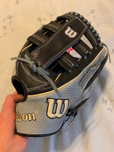 New Right Hand Throw Wilson Outfield A2K Baseball Glove 12.75"