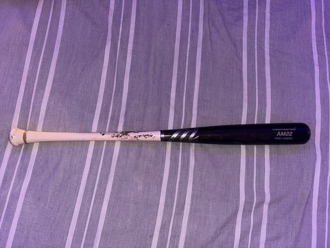 Marucci AM22 Pro Maple Bat