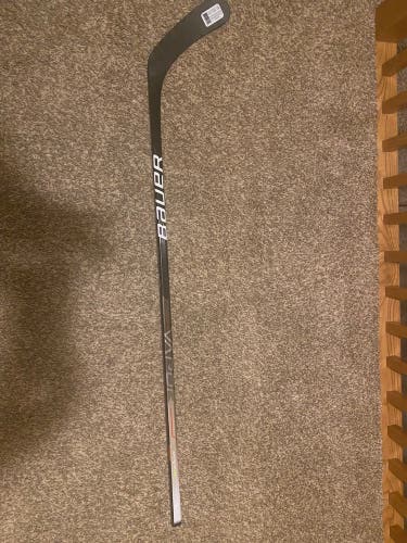 Junior Right Handed P92 Vapor Hyperlite Hockey Stick
