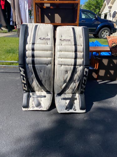 31" CCM  Extreme Flex 500 Goalie Leg Pads