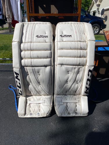29" CCM  Extreme Flex 500 Goalie Leg Pads