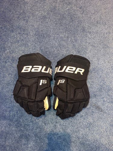 Used Winnipeg Jets Bauer 1s Gloves