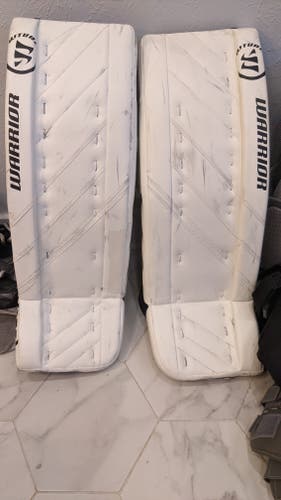 Nearly new  31+1 Warrior Ritual G4 Goalie Leg Pads with Knee Pads