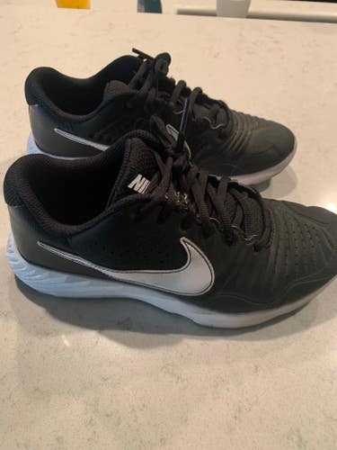 Black Used Youth Kid's Size 6.0 (Women's 7.0) Turf Cleats Nike Low Cut Huarache