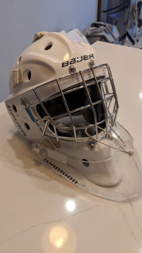 Senior M/L Bauer Profile 930 Goalie Mask w/Warrior Dangler
