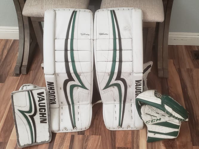 Used 32" Vaughn Regular Velocity V7 Goalie Full Set