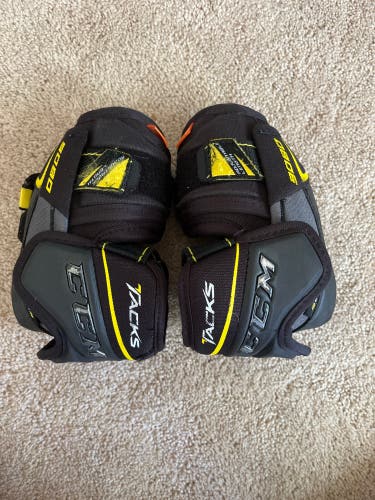 Used JR Small CCM Tacks Elbow Pads 9080