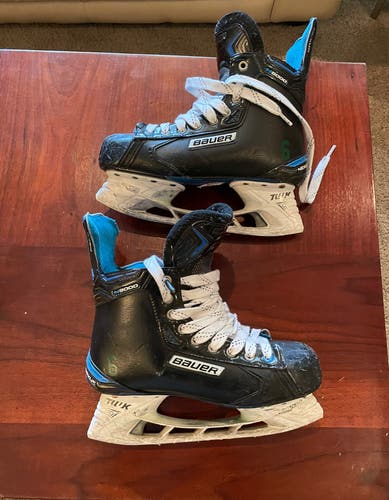 Senior Bauer Regular Width Size 8.5 Nexus 9000 Hockey Skates
