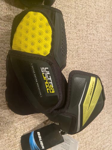 New Medium Bauer  Supreme Ultrasonic Elbow Pads