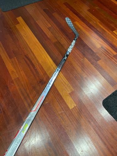 Intermediate New Left Hand Bauer Vapor Hyperlite Hockey Stick P92M