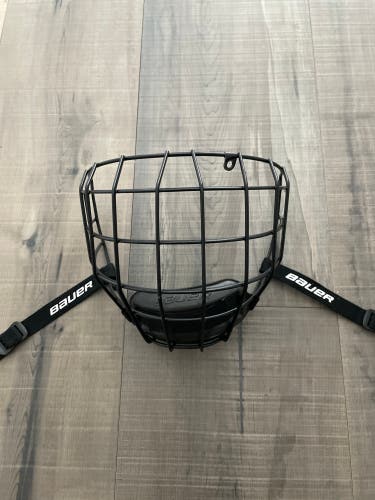 Bauer Profile II Black Cage Medium
