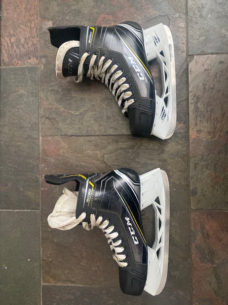 Used CCM Regular Width Size 8.5 Tacks 9050 Hockey Skates