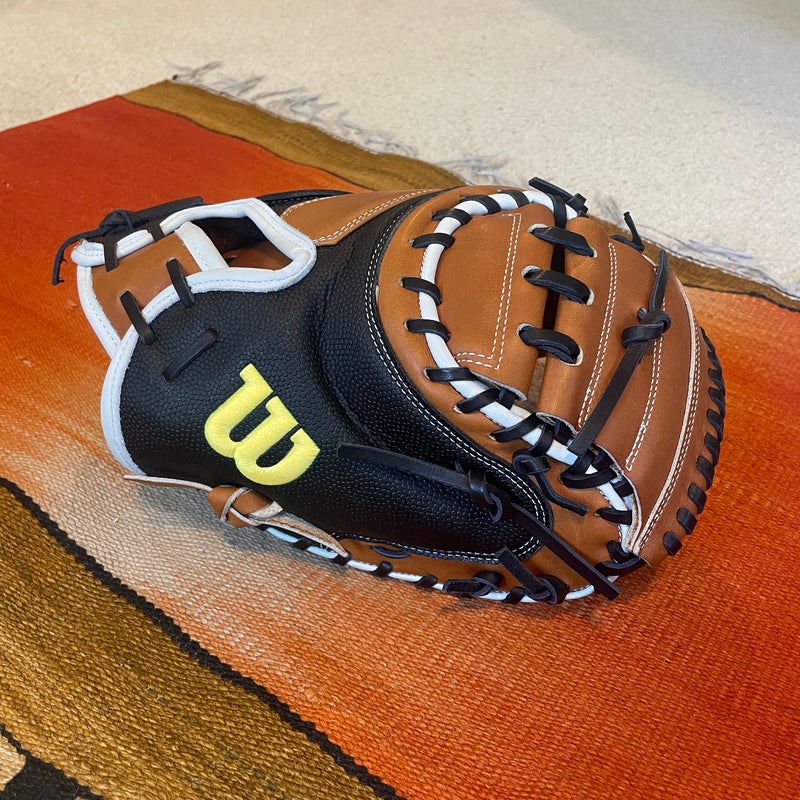 **PRO ISSUE New without Tags Wilson A2000 M1D SuperSkin Catchers Mitt 33.5"