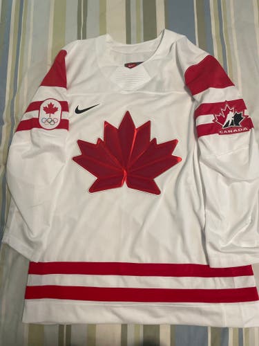 Team Canada 2022 Olympic Nike Replica Jersey White - NEW w/ TAGS