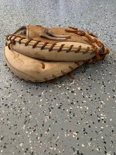 Used Right Hand Throw 32.5" Rawlings Gold Glove Elite Catcher's Glove