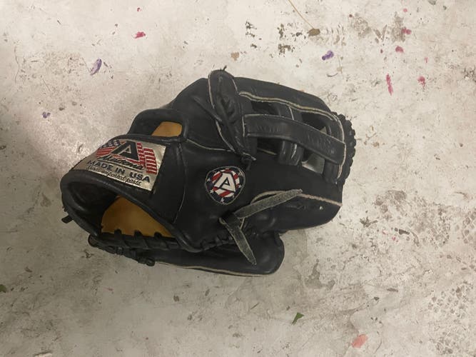 Akadema Used Infield 11.5" Baseball Glove