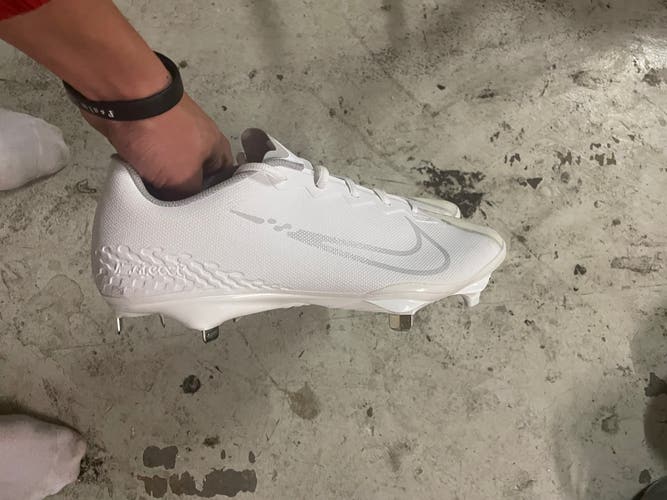 White New Size Men's 10.5 (W 11.5) Nike Cleats
