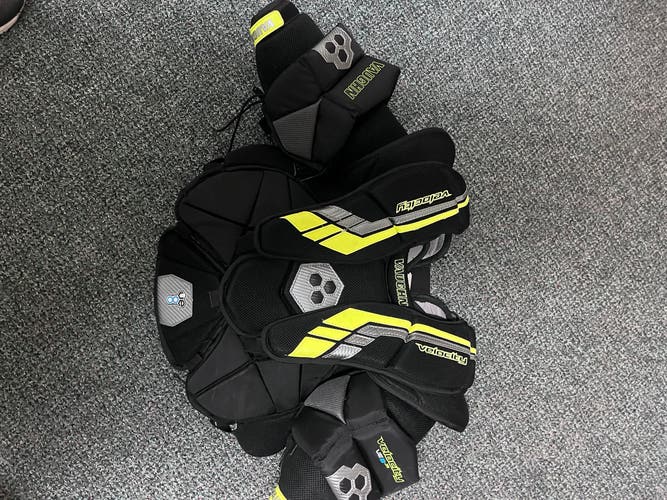 Used Medium Vaughn  Velocity VE8 Int Goalie Chest Protector