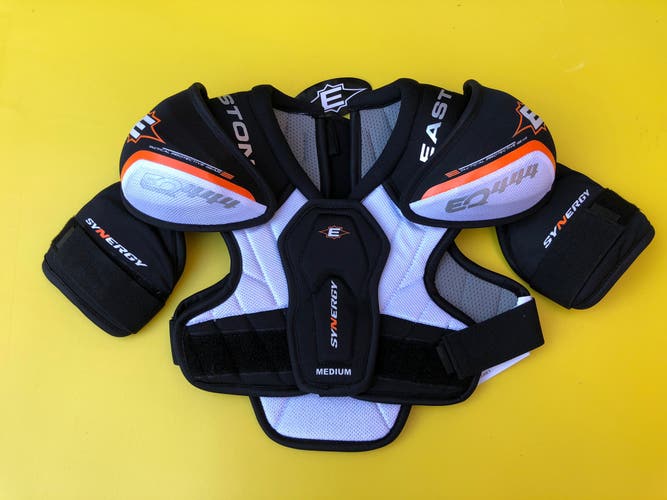 New Youth MEDIIUM Easton SYNERGY 444 Shoulder Pads