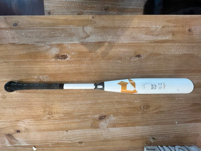 2022 Composite (-5) 25 oz 30" CF Bat